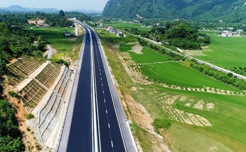 Tuyến cao tốc gần 10.000 tỷ đi qua địa phận Hoà Bình, Sơn La đang triển khai đến đâu?- Ảnh 1.