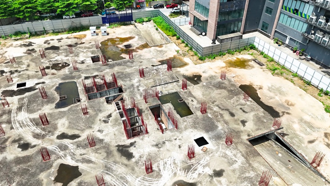 The Reflection West Lake: Dự án hơn 5.000 m2 vẫn “bất động” giữa lòng Tây Hồ- Ảnh 2. The Reflection West Lake: Dự án hơn 5.000 m2 vẫn “bất động” giữa lòng Tây Hồ- Ảnh 2.