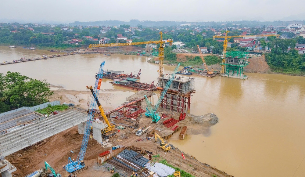 Thủ tướng chỉ đạo tăng tốc loạt dự án hạ tầng trọng điểm tại Phú Thọ- Ảnh 1. Thủ tướng chỉ đạo tăng tốc loạt dự án hạ tầng trọng điểm tại Phú Thọ- Ảnh 1.