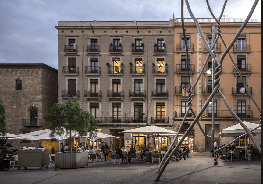 Căn hộ tươi trẻ nằm trong lòng “thành phố trung cổ” Barcelona