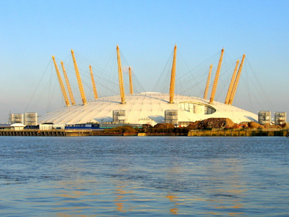 Nhà cầu treo Millennium Dome ở Anh