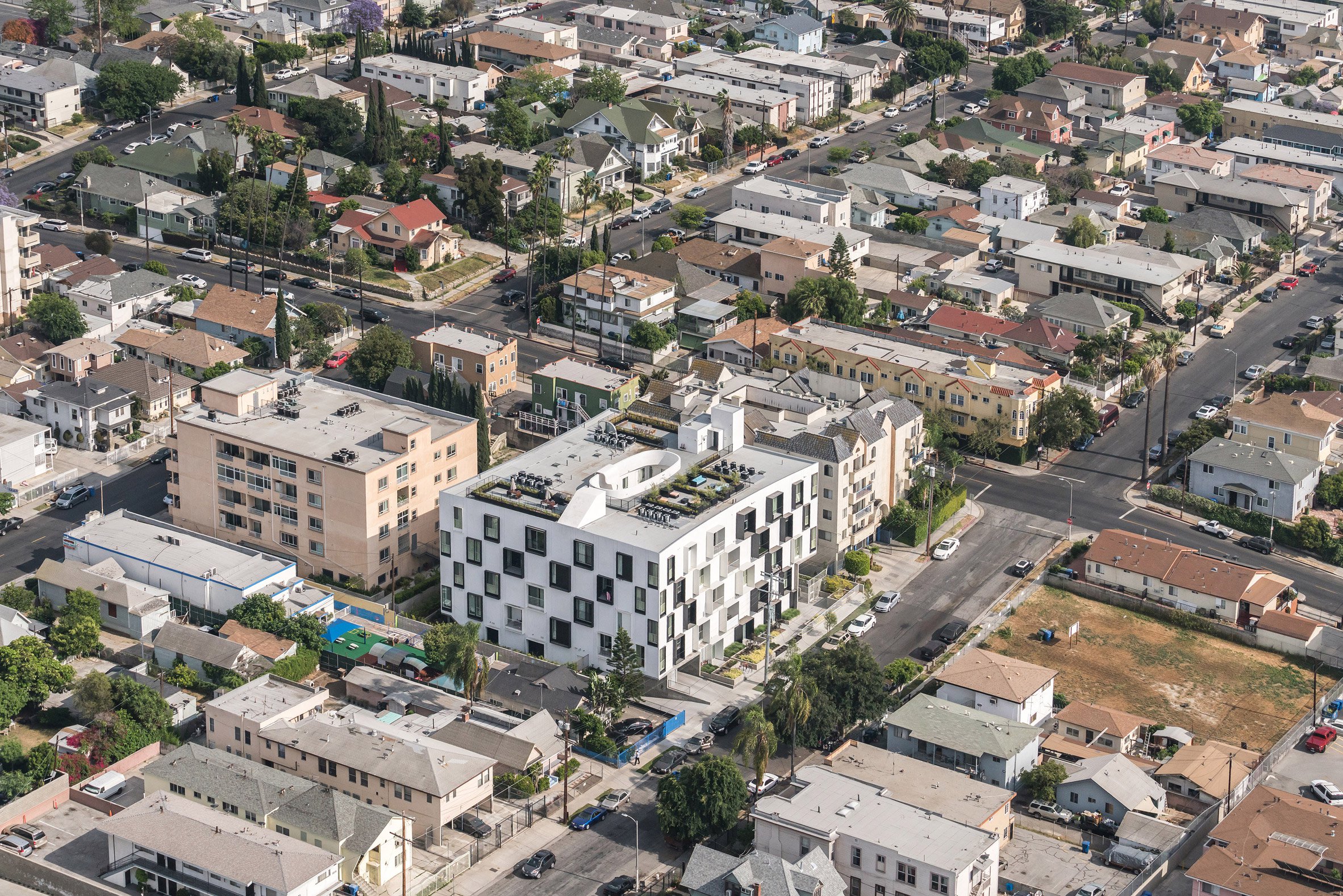 Ấn tượng tòa nhà nhiều “ban công lồi” ở Los Angeles