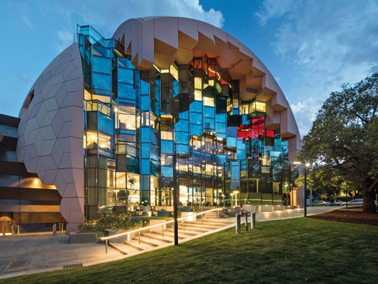 Thư viện kiến trúc hình tổ ong lở màu hồng gây sốt