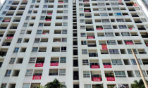 Chủ đầu tư “giam” sổ hồng 5 năm, chung cư Sài Gòn nhuộm đỏ băng rôn