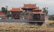 Nhà thờ 'khủng' ở Hà Tĩnh mọc sừng sững lấn chiếm kè sông, Chủ tịch phường báo cáo 'nhiều hạng mục sai phạm'