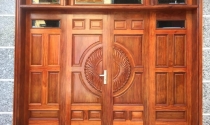 Mẫu cửa gỗ cho nhà biệt thự thêm sang trọng