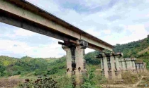Số phận cây cầu dang dở, bỏ hoang 20 năm khiến hai địa phương chưa thống nhất quan điểm