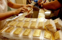 Điểm tin sáng: Vàng lập đỉnh mới, USD giảm sâu
