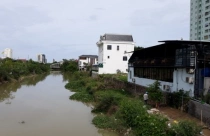 Nghệ An: Cấm dân cơi nới nhưng lại cho doanh nghiệp... lấn sông