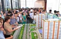 Có nhiều người “cất tiền” chờ Covid mới mua nhà