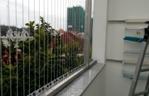 Lắp lưới an toàn ở ban công chung cư sao cho đúng quy định?