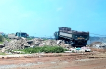 Xử lý nghiêm hành vi đổ trộm chất thải rắn xây dựng