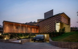 Ngôi nhà mang khối hình học kim loại đặc biệt ở Ấn Độ