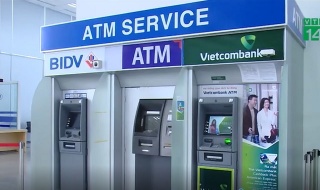 Tăng phí rút tiền ATM lên 10.000 đồng, ngân hàng mới hết lỗ