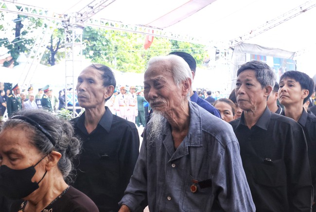 Người dân bày tỏ niềm tiếc thương Tổng Bí thư Nguyễn Phú Trọng “Người học trò xuất sắc của Bác Hồ”