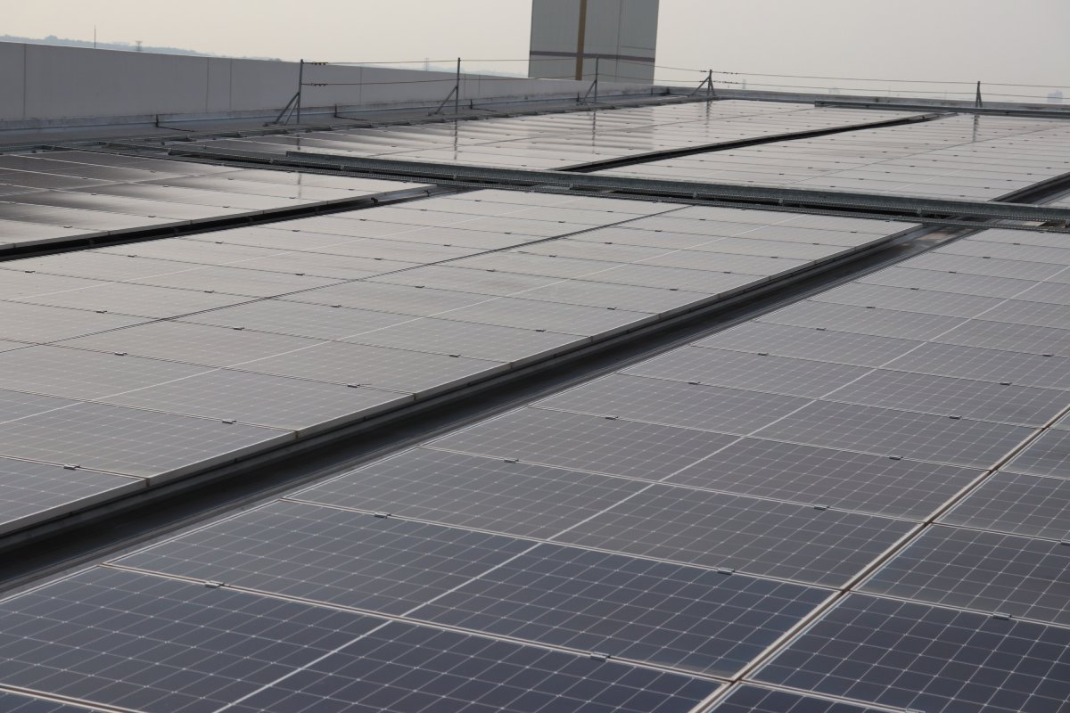 Giá mua điện mặt trời mái nhà tự dùng có thể cao hơn 671 đồng/kWh