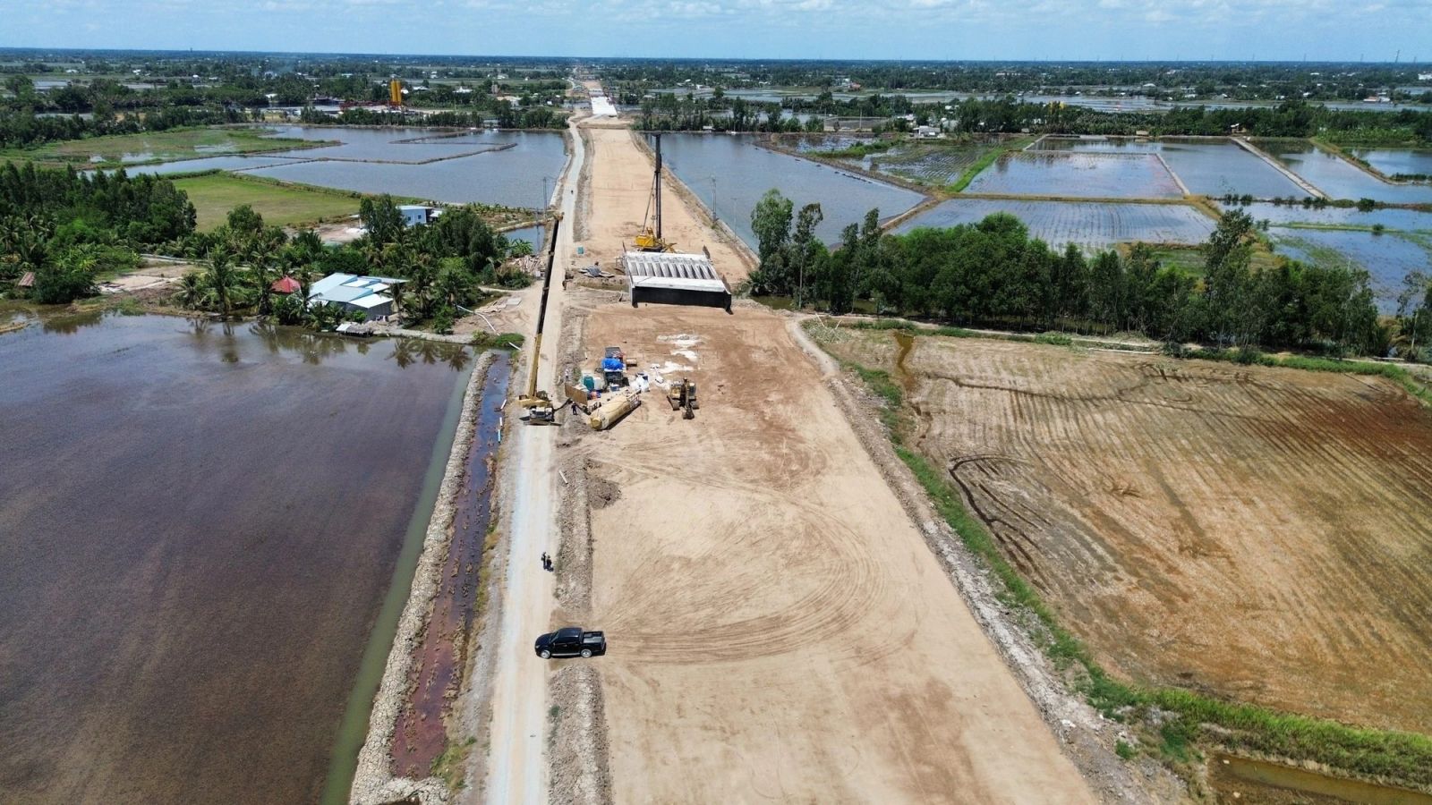 Khẩn trương bổ sung cát thi công cho tuyến cao tốc phía Nam trong tháng 8/2024