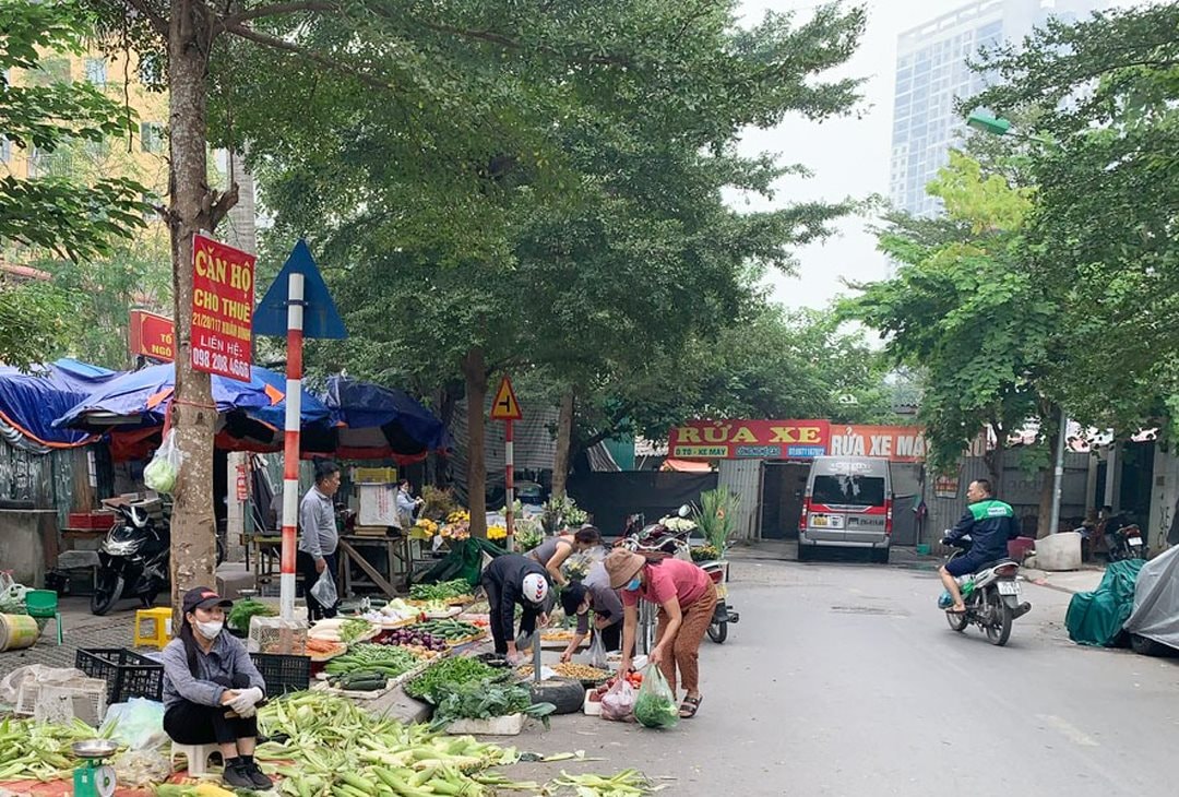 Hà Nội “tuyên chiến” với chợ cóc, chợ tạm: Dọn sạch trong năm 2025