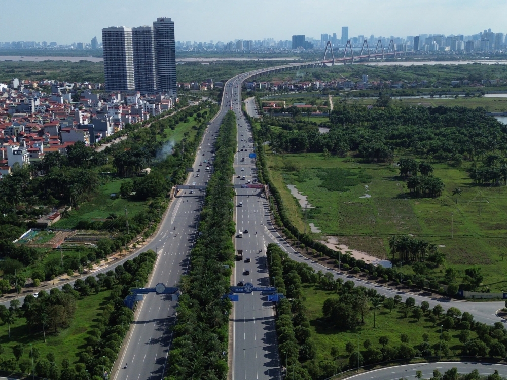 Hà Nội: Đề xuất cấm xe tải đi làn sát dải phân cách trên đại lộ Thăng Long