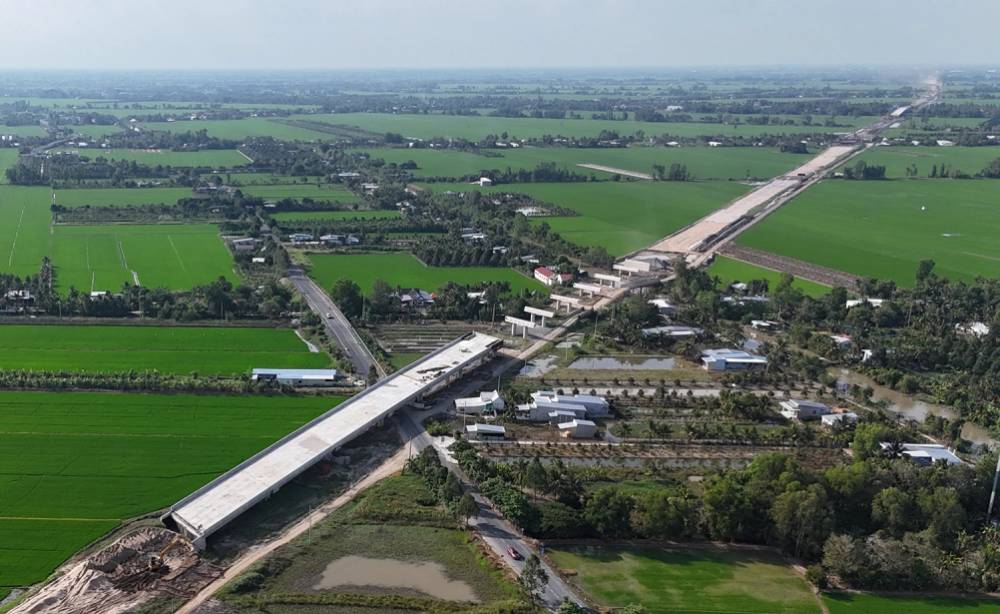 Cao tốc Châu Đốc - Cần Thơ - Sóc Trăng khi nào thông xe toàn tuyến?