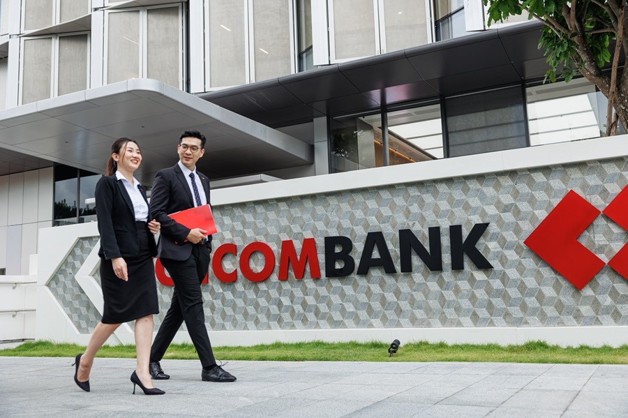Lãi suất tại Techcombank giảm sâu, mức cao nhất của khách hàng thường còn 4,95%/năm
