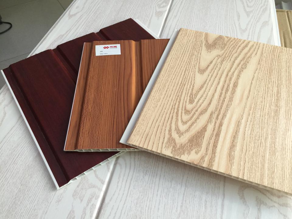 6 mẫu trần nhựa giả gỗ đẹp giá rẻ nhất năm 2021 - CafeLand.Vn