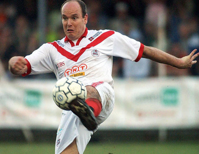 Bên cạnh năng lực học tập, Thân vương Monaco còn là người đam mê thể thao. Ông từng tham gia đội bobsleigh quốc gia - một môn thể thao mùa đông. Ảnh: Daily Express.