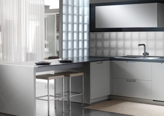 Gạch kính để làm điểm nhấn trong không gian bếp Gạch kính để làm điểm nhấn trong không gian bếp