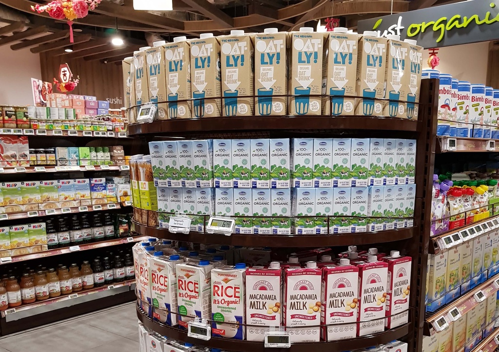 Sản phẩm sữa organic của Vinamilk tại thị trường Singapore. Ảnh: VNM.