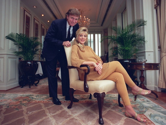 Trump kết hôn với Marla Maples vào năm 1993 và ly thân sau 4 năm kết hôn. Tiffany, con gái của họ chào đời vào tháng 10/1993. Hai tháng sau, cặp đôi kết hôn tại khách sạn Plaza ở thành phố New York. Ảnh: SCMP.