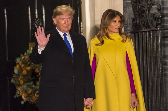 Tổng thống Trump kết hôn với cựu người mẫu Melania Trump vào năm 2005 - họ có một con trai, Barron Trump, 14 tuổi. Melania Trump sinh ra ở Slovenia và chuyển đến New York vào năm 1996 khi cô 26 tuổi. Bà Melania, 49 tuổi, được xem là một trong những đệ nhất phu nhân kín tiếng nhất trong lịch sử Mỹ. Ảnh: Xinhua.