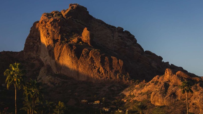 Paradise Valley, bang Arizona (thu nhập trung bình năm: 204.145 USD): Tại thị trấn Paradise Valley thu nhập trung bình của hộ gia đình cao gấp 4 lần mức trung bình của bang Arizona (56.213 USD). Giá nhà trung bình tại đây là hơn 1,5 triệu USD, cao nhất trong số các thành phố nhỏ hoặc thị trấn của bang Arizona. Tuy vậy, Arizona là một trong những bang có tỷ lệ dân số nghèo cao nhất tại Mỹ, 16,1%. Tỷ lệ này tại thị trấn Paradise Valley là 5%. Ảnh: Getty Images.