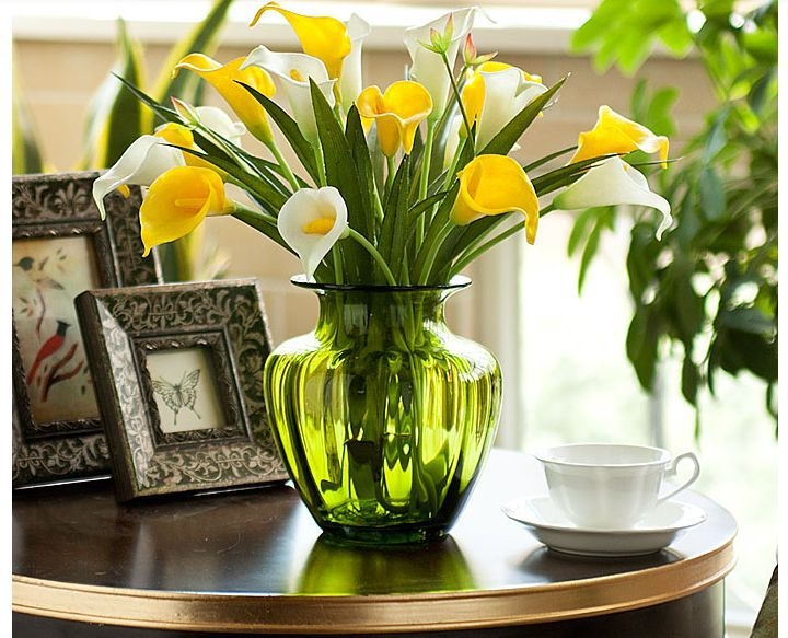 Trang trí phòng khách bằng bình hoa cho nhà đẹp