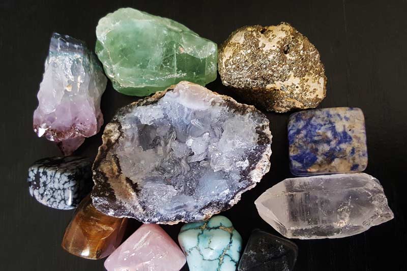Đá thạch anh là một trong các loại đá được sử dụng làm vật phẩm phong thủy.