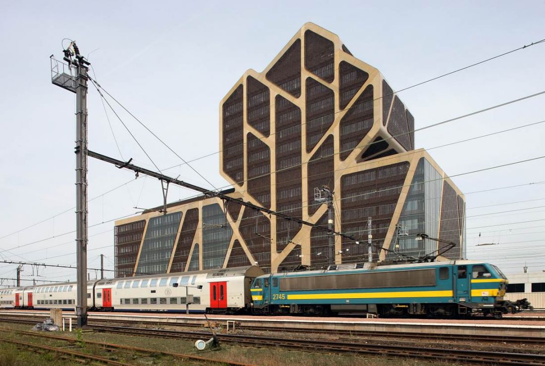 Ngắm tòa án lạ kiến trúc hạt cây phỉ ở Bỉ