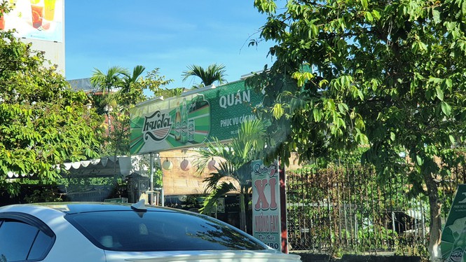 Phó Chủ tịch UBND tỉnh TT-Huế Phan Thiên Định từng phát công văn chỉ đạo chấm dứt cho thuê ngắn hạn sân tennis và khu đất dự án Trung tâm Văn hóa thể thao và Dịch vụ du lịch TP Huế. Tuy nhiên, nhiều tháng trôi qua, nơi đây vẫn bát nháo cảnh “thuê đi, mướn lại” trái quy định quản lý công sản.