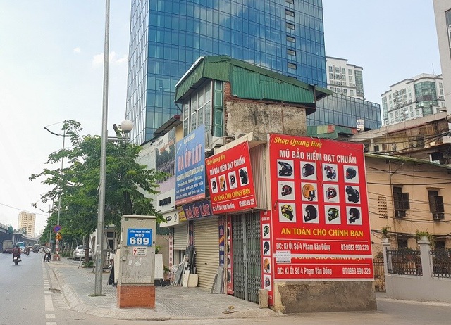 Ngoài những nhà “siêu mỏng, siêu méo”, trên đường Phạm Văn Đồng còn đang tồn tại những ngôi nhà siêu nhỏ, điển hình là khu vực ngõ 689 với khoảng 10 căn nhà có diện tích mặt sàn chỉ từ 10 - 13m2.