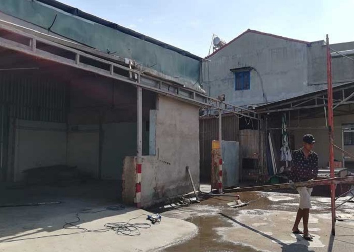 UBND quận Thủ Đức tiến hành tháo dỡ công trình vi phạm của ông Lê Hữu Thành, Phó chủ tịch HĐND quận Thủ Đức vào hồi cuối năm 2019. Ảnh: CTV