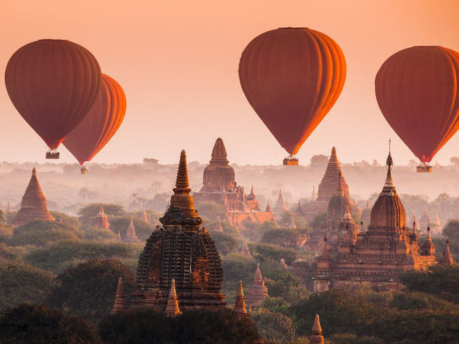 14. Bagan là một di tích khảo cổ thuộc vùng Mandalay của Myanmar, đã tồn tại từ thế kỷ 11 đến 13. Nơi đây đã được UNESCO công nhận là Di sản thế giới với những công trình kiến trúc tôn giáo vô cùng nổi bật.