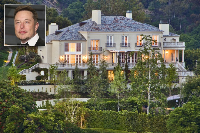 Jeff Bezos không phải là tỷ phú công nghệ duy nhất đang tận hưởng cuộc sống xa hoa. Elon Musk, người sáng lập và phát triển Tesla Motors và SpaceX, sở hữu khối tài sản 73,8 tỷ USD. Ông có trong tay chuỗi bất động sản xa xỉ ở Los Angeles. Trong đó, một biệt thự giá 17 triệu USD tại Bel Air có hầm rượu nghìn chai, một ngôi nhà 4,5 triệu USD ở Brentwood. Tỷ phú 49 tuổi hiện rao bán 7 căn nhà với tổng trị giá trên 100 triệu USD. Ảnh: Variety.