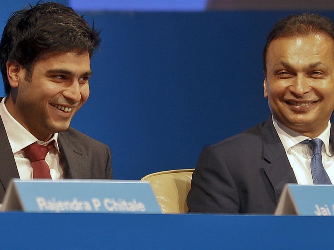 Đặc biệt, con trai cả của doanh nhân Anil Ambani có tính cách trầm lặng, không thích sự chú ý của truyền thông. Những thông tin về học vấn, công việc, chuyện tình cảm của anh chàng gần như được giữ kín.