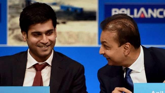 Sinh ra trong gia tộc giàu nhất châu Á, Jai Anmol và em trai Jai Anshul cũng có nhiều sở thích sang chảnh như du lịch, sưu tập siêu xe, máy bay. Theo SCMP, Jai Anmol hiện sở hữu bộ sưu tập xe sang gồm: Rolls-Royce Phantom, Lamborghini Gallardo, Mercedes-Benz S-class, Mercedes GLK 350, Range Rover Vogue, Toyota Fortuner, Lexus SUV và nhiều máy bay riêng như Bombardier Global Express XRS, Falcon 2000, Falcon 7, Bell 412.