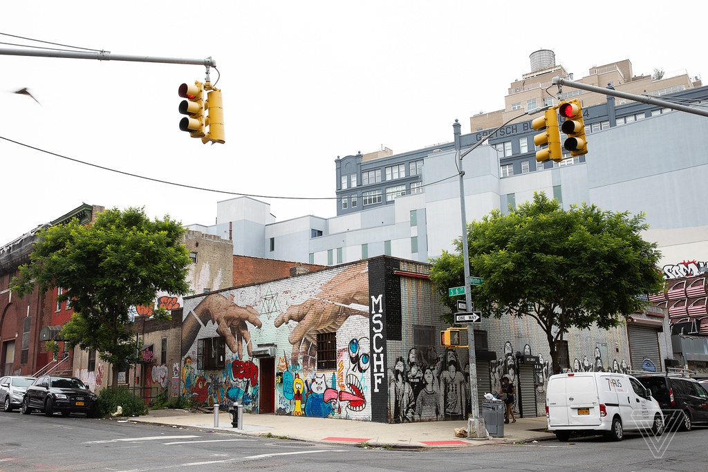 Trụ sở MSCHF nhìn từ bên ngoài. Ảnh: The Verge.