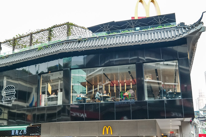 McDonald nhưng theo phong cách cấm cung!