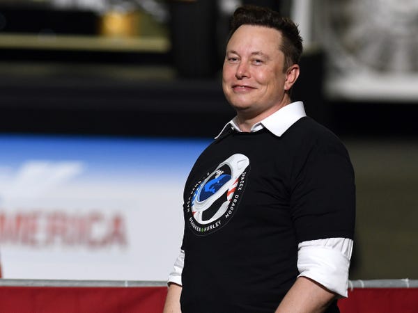 Cuộc đối đầu suốt 15 năm giữa Elon Musk và Jeff Bezos 12