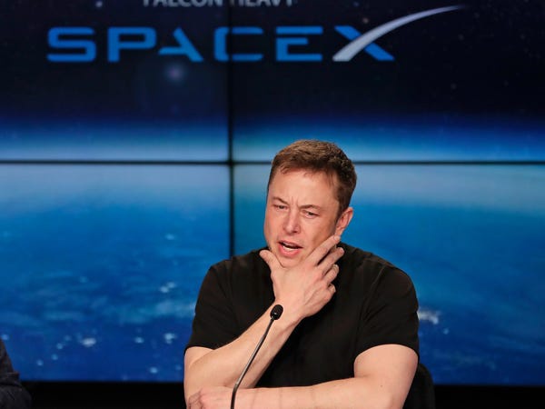 Cuộc đối đầu suốt 15 năm giữa Elon Musk và Jeff Bezos 9