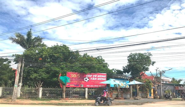 Phần đất Nhà bia tưởng niệm liệt sĩ xã Ninh Hưng được cắt để mở quán cà phê 2