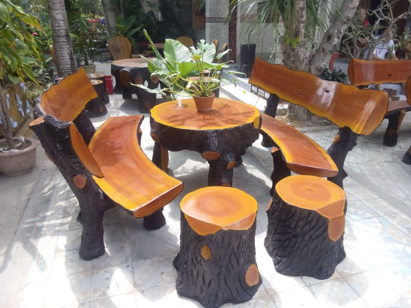 Mẫu bàn ghế trang trí sân vườn cho biệt thự
