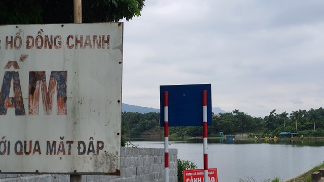 "Sốt" đất Đồng Chanh: Dân Hà Nội xếp hàng chờ chủ đất... bỏ vợ, bán nhà! sot dat dong chanh dan ha noi xep hang cho chu dat bo vo ban nha