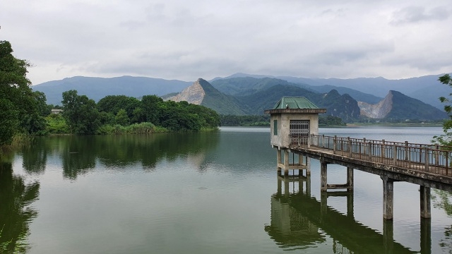 "Sốt" đất Đồng Chanh: Dân Hà Nội xếp hàng chờ chủ đất... bỏ vợ, bán nhà! sot dat dong chanh dan ha noi xep hang cho chu dat bo vo ban nha